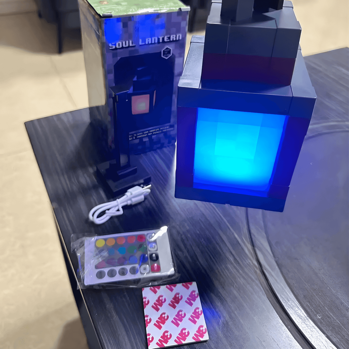 SoulLantern – Pixelinspirerad Vägglampa med 16 Färger, Fjärrkontroll & USB-laddning för Sovrum och Dekorativ Atmosfär