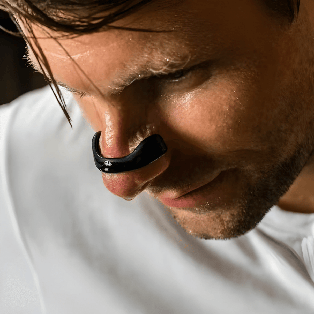 AirNite – Anti-Snarkningskit i Svart eller Vitt med Näsklipp & Andningstabs för Bättre Nässandning