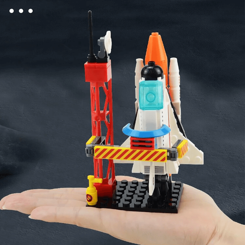 AstroPlay - Ruimteraket met astronautfiguur en lanceerplatform voor kinderen