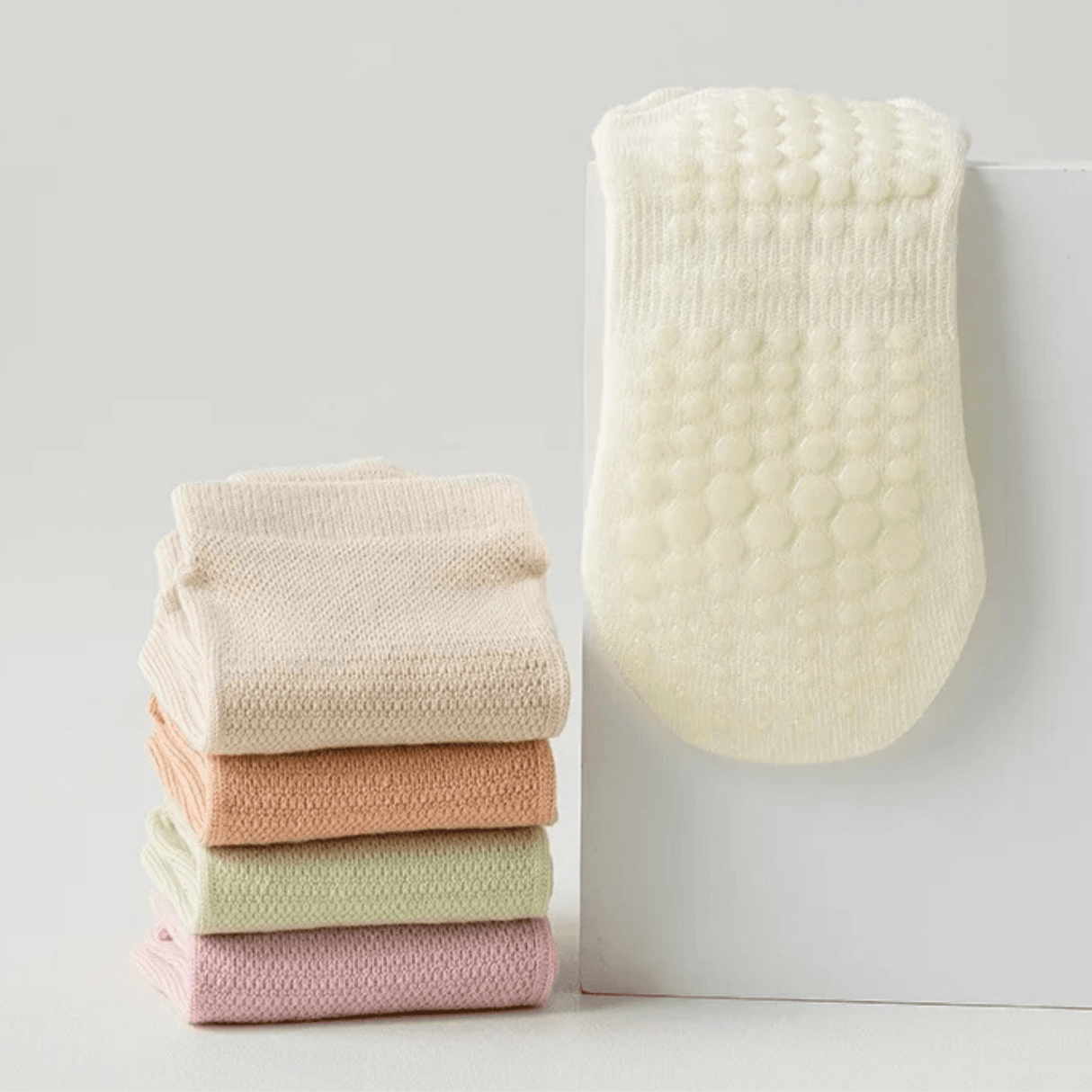 EaseMotion – Andningsbara Halkfria Yogastrumpor med Mjukt Grepp & Ventilerande Komfort