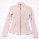 SilkMotion – Slimmad Yoga- och Träningsjacka med Dragkedja, Snabbtorkande Material & Följsam Passform för Aktiv Vardag