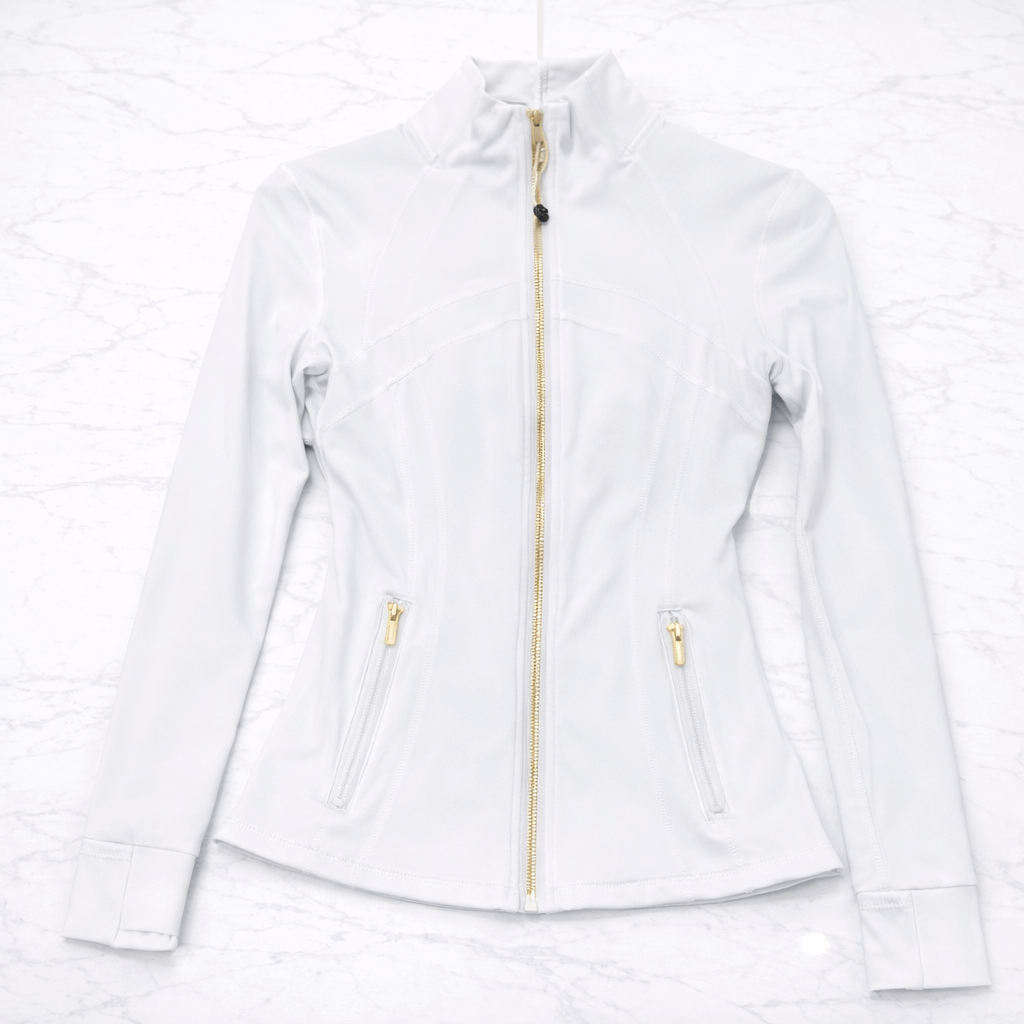 SilkMotion – Slimmad Yoga- och Träningsjacka med Dragkedja, Snabbtorkande Material & Följsam Passform för Aktiv Vardag