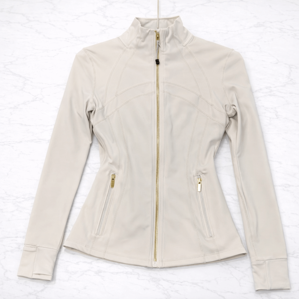 SilkMotion – Slimmad Yoga- och Träningsjacka med Dragkedja, Snabbtorkande Material & Följsam Passform för Aktiv Vardag