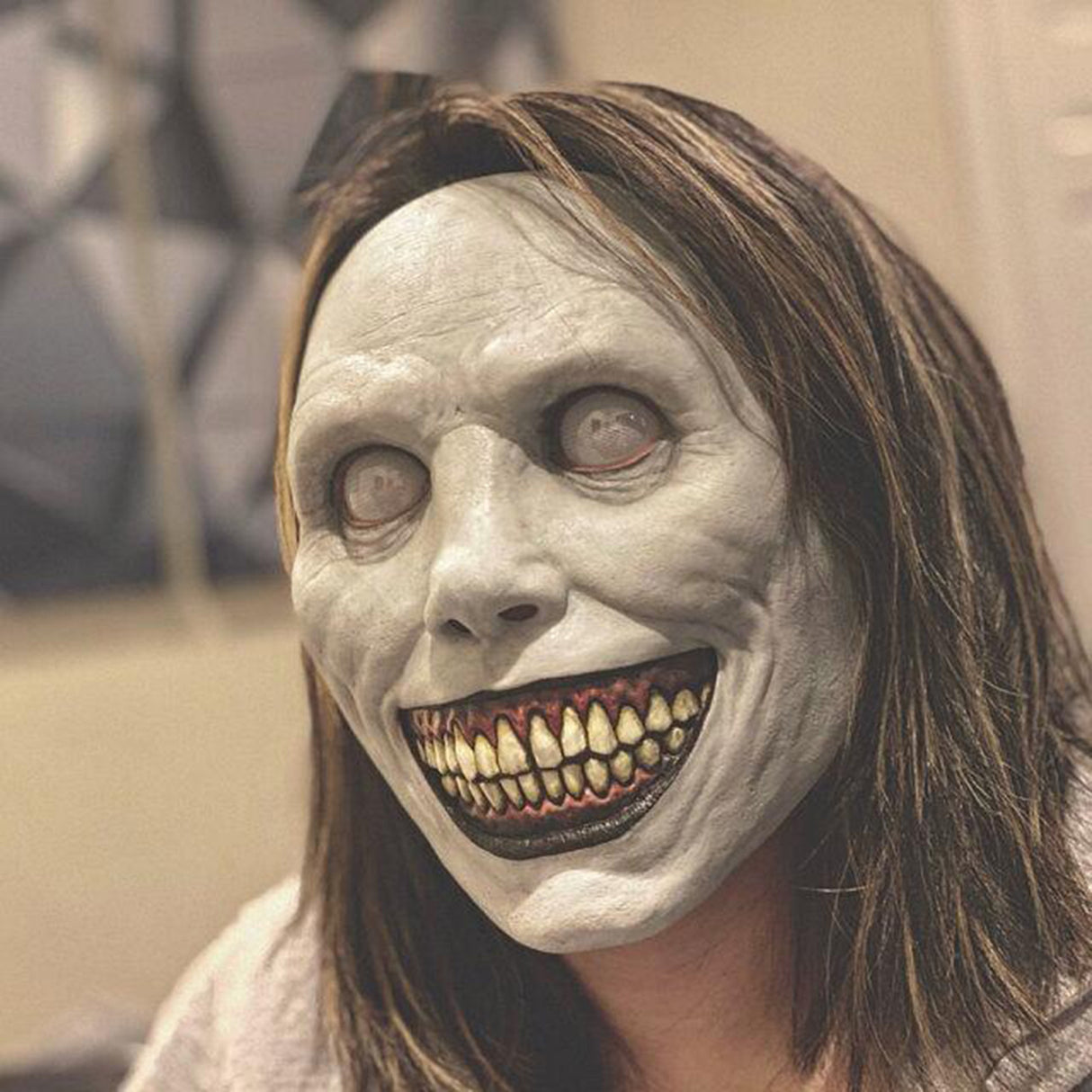 Wit horrormasker - Perfect voor Halloweenfeestjes en griezelige decoraties